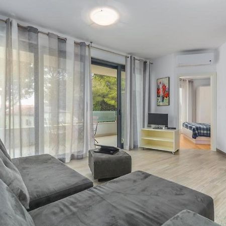Hôtel Lux à Novigrad Istria Extérieur photo