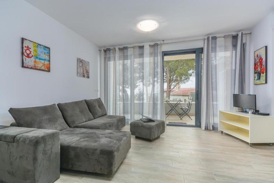 Hôtel Lux à Novigrad Istria Extérieur photo