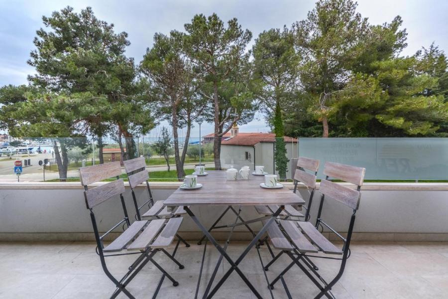 Hôtel Lux à Novigrad Istria Extérieur photo