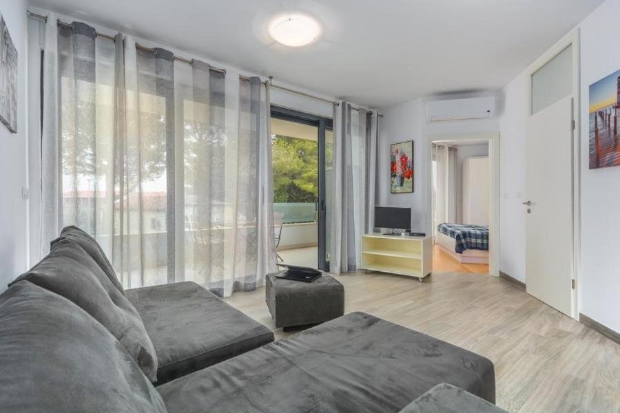 Hôtel Lux à Novigrad Istria Extérieur photo